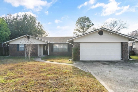 35 Lakeview Dr, Mary Esther, FL