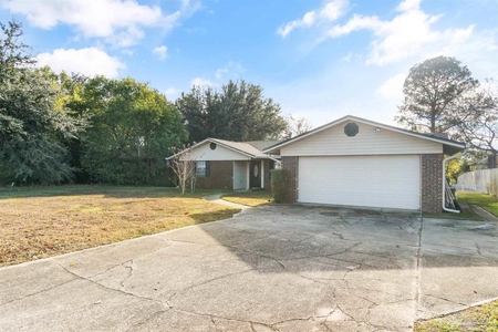 35 Lakeview Dr, Mary Esther, FL