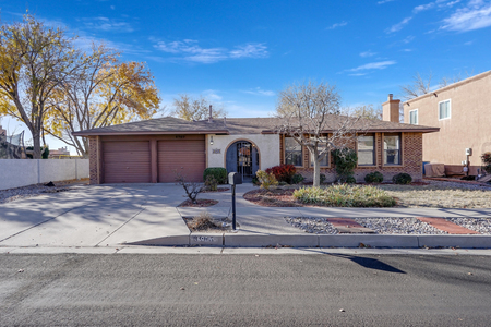 6905 Old Orchard Ln, Albuquerque, NM