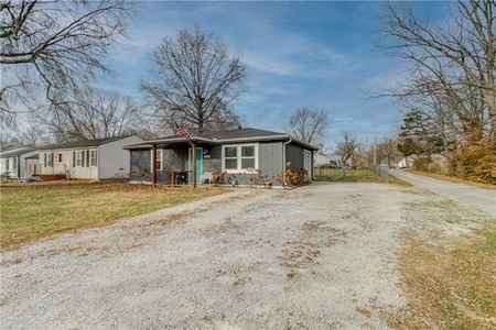 326 Front St, Grain Valley, MO
