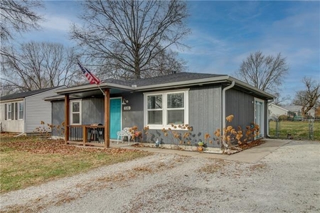 326 Front St, Grain Valley, MO