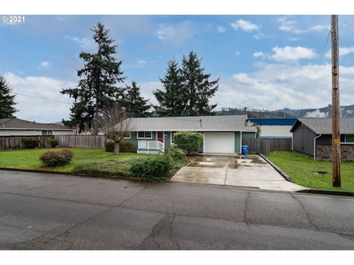 878 E First Ave, Sutherlin, OR