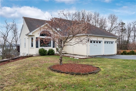 7 Doerring Dr, Cromwell, CT