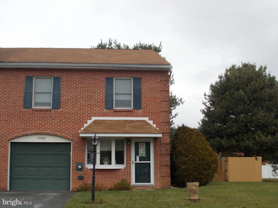 17940 Golf View Dr, Hagerstown, MD