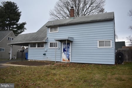 17 Inwood Rd, Levittown, PA