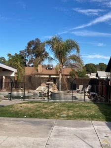 304 Bridle Ave, Bakersfield, CA