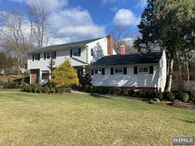 2 Fred St, Old Tappan, NJ