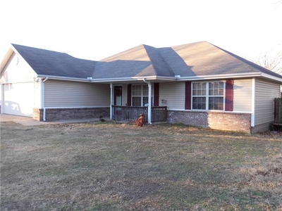 340 W Circle Dr, Fayetteville, AR
