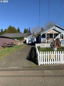 1080 W 12th St, Coquille, OR