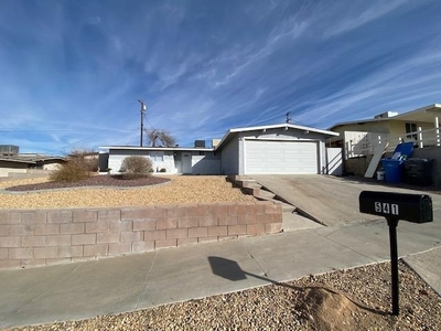541 S Muriel Dr, Barstow, CA
