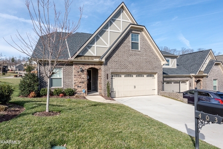 403 Sunny Springs Ln, Knoxville, TN
