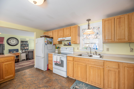 137 Cobbossee Rd, Monmouth, ME