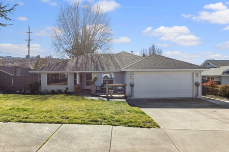3498 Viewpoint Dr, Medford, OR