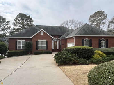256 Olympic Dr, Fayetteville, GA
