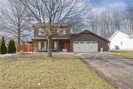 783 Presidential Dr, Youngstown, OH