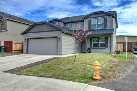 62 Oak Heights Dr, Eagle Point, OR