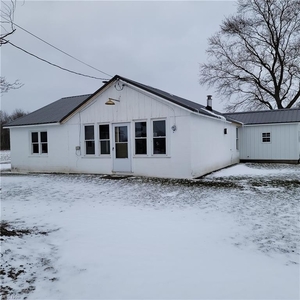 2094 State Route 7, Pierpont, OH