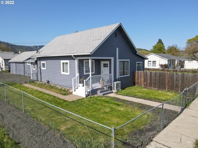 412 E 2nd Ave, Riddle, OR