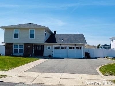 106 Anchorage Dr, West Islip, NY