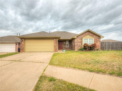 625 Sw 38th Pl, Moore, OK
