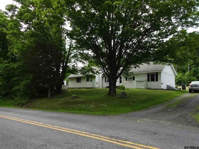 207 Old Rd, Cropseyville, NY