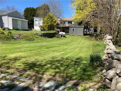 36 Bayberry Ln, Groton, CT