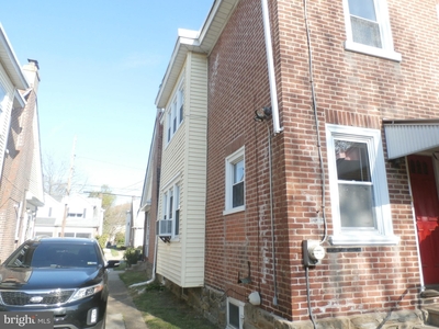 321 W Mowry St, Chester, PA