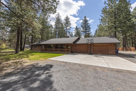 19425 River Woods Dr, Bend, OR
