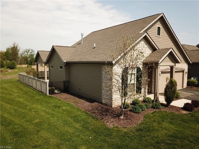 440 Quarry Lakes Dr, Amherst, OH
