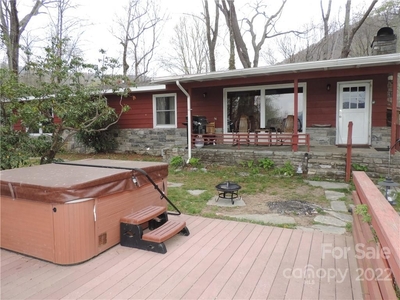 437 High Hope Ln, Maggie Valley, NC
