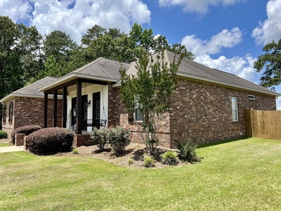 26 W Spruce, Sumrall, MS