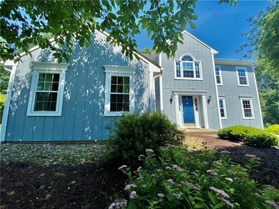 426 Monmouth Dr, Cranberry Township, PA
