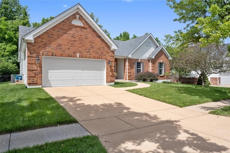 1095 Nooning Tree Dr, Chesterfield, MO