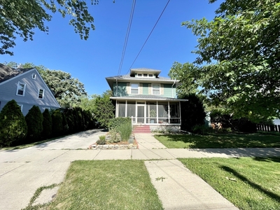31 N Commonwealth Ave, Elgin, IL