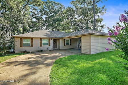 157 Longwood Dr, Florence, MS