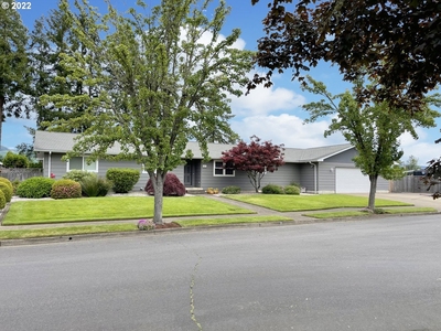 463 72nd Pl, Springfield, OR
