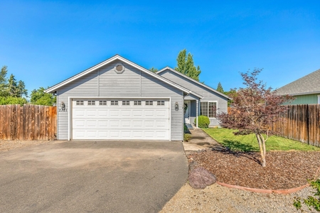 2721 Connell Ave, Medford, OR
