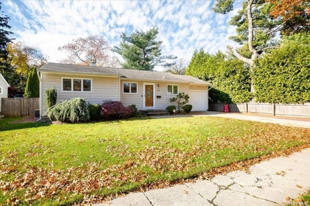 270 Manetto Hill Rd, Plainview, NY