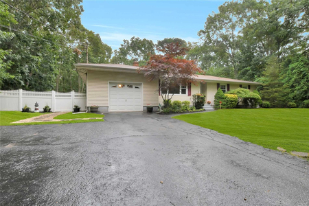 125 Silas Carter Rd, Manorville, NY