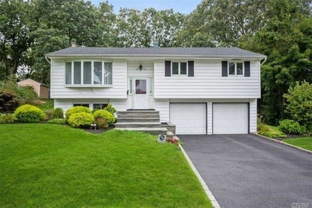 16 Greenwich Rd, Smithtown, NY