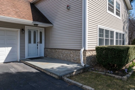 5 Pine Gate, East Patchogue, NY
