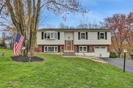 93 Vails Gate Heights Dr, New Windsor, NY