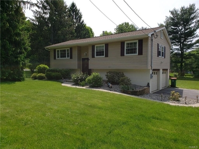 4 Ervin Dr, Wappingers Falls, NY