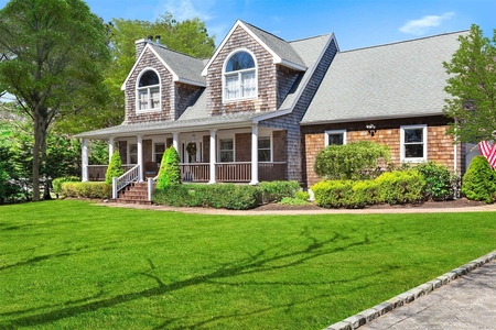 11 Bennett Dr, East Quogue, NY