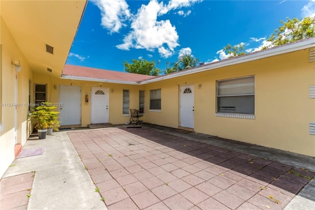 4100 Nw 30th Ter, Lauderdale Lakes, FL