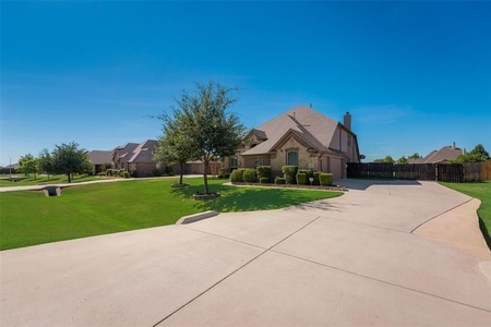 1233 Twisting Meadows Dr, Haslet, TX
