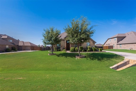 1233 Twisting Meadows Dr, Haslet, TX