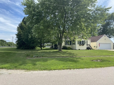 319 Hickory St, Walkerton, IN