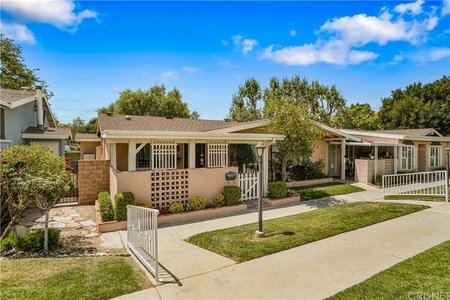 19233 Avenue Of The Oaks, Newhall, CA