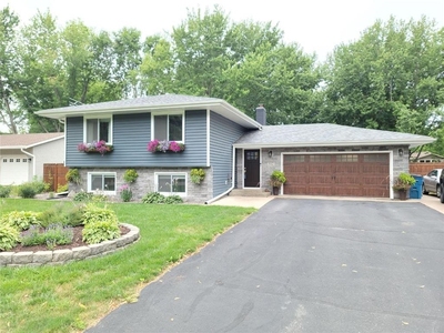 932 16th St, Forest Lake, MN